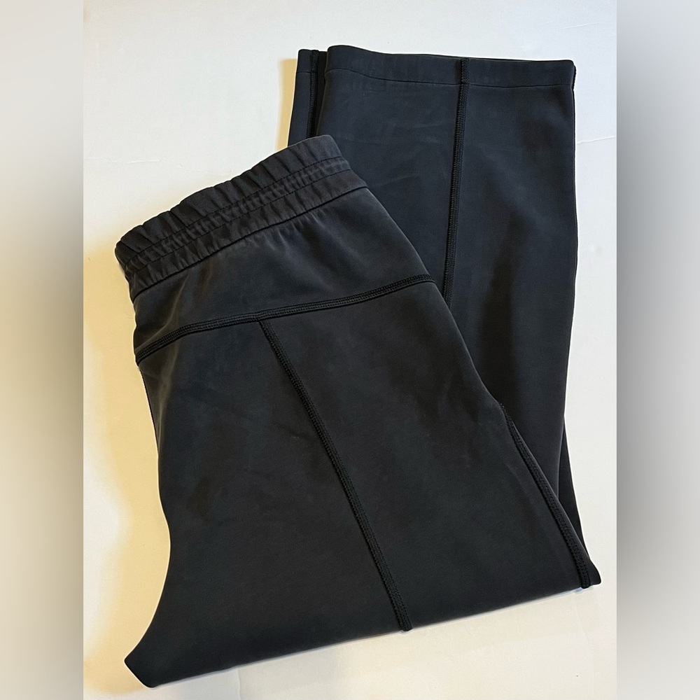 Lululemon size 8 pants